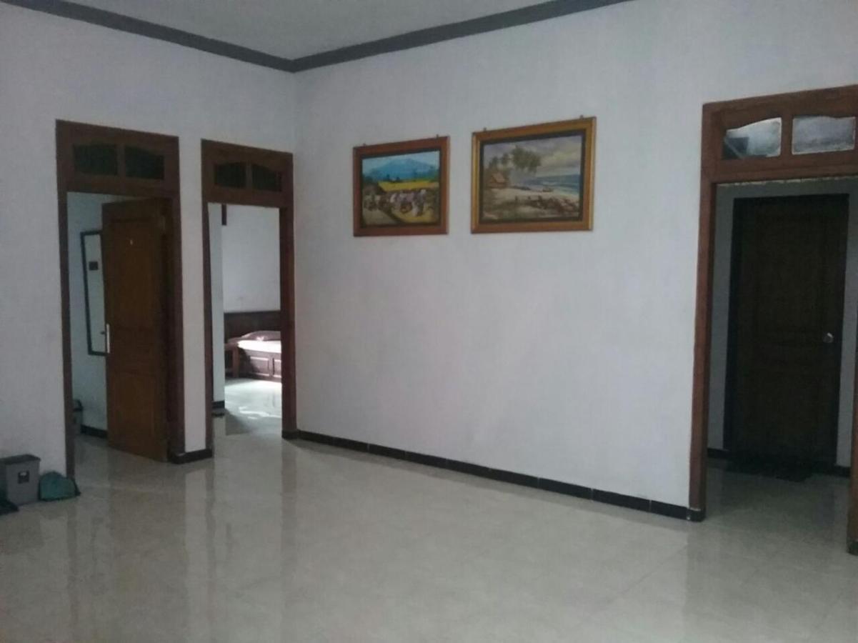 Hotel "Ngebel Indah" Екстериор снимка