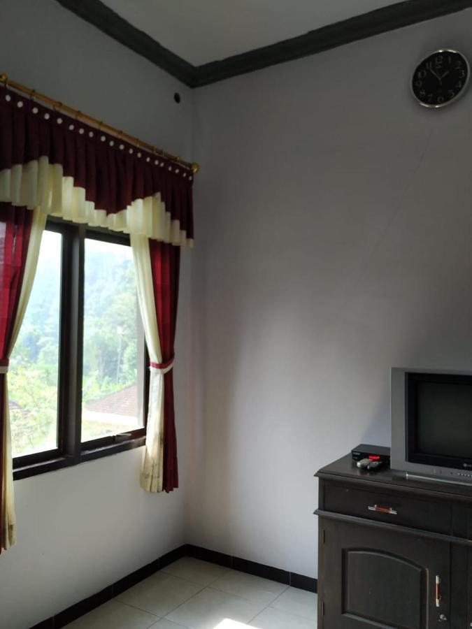 Hotel "Ngebel Indah" Екстериор снимка